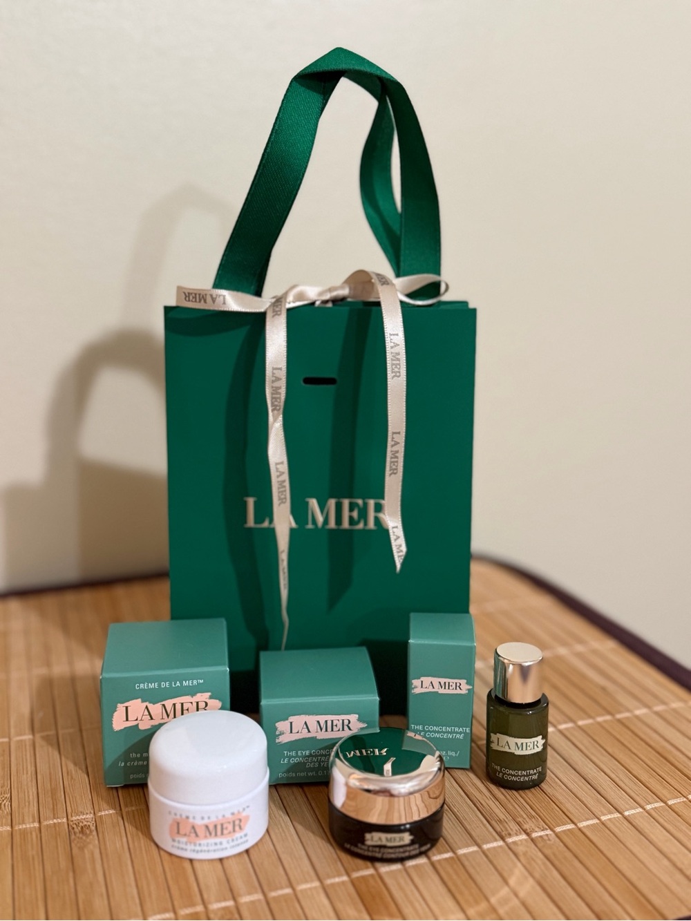 La Mer Emerald Green Branded Gift Bag with Ivory Ribbon